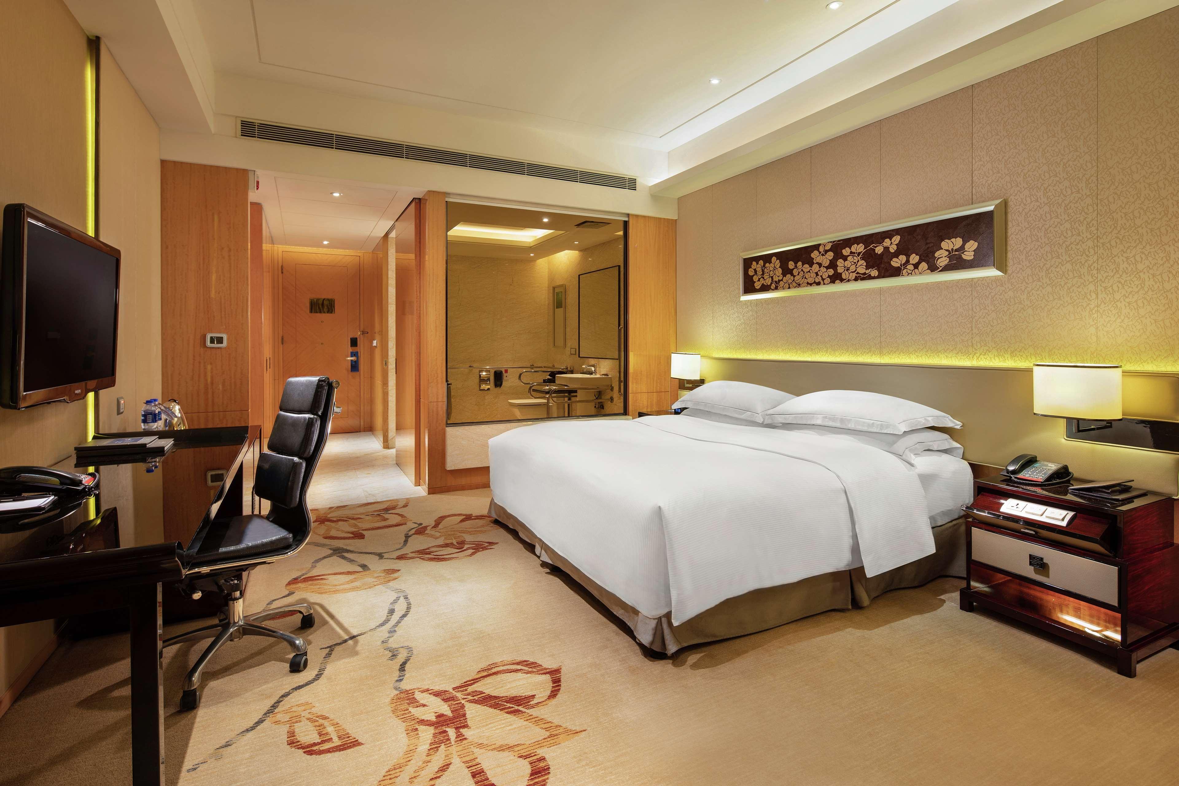 Hilton Guangzhou Baiyun - Free Shuttle For Canton Fair Period, Close To Luhu Golf Club & Leather Market Bagian luar foto